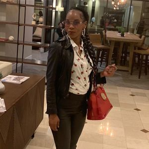 Meet your Posher, Twyla